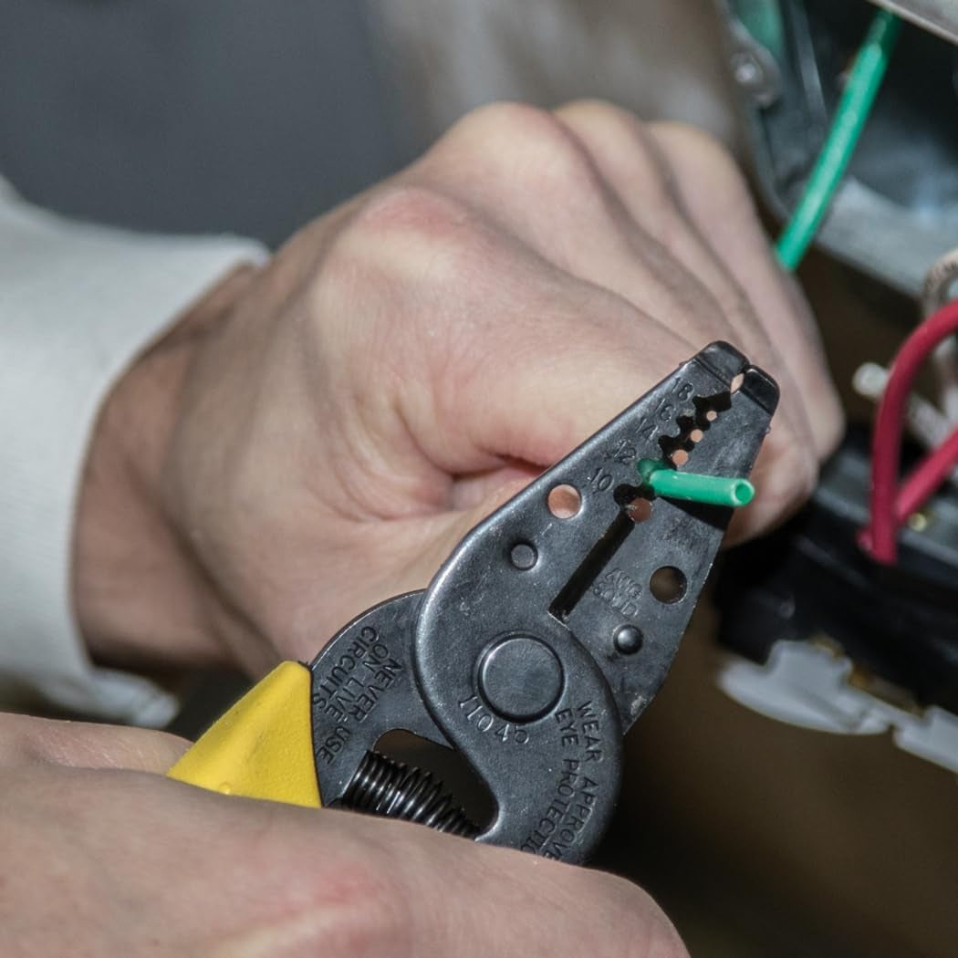 80028 Hand Tools Kit Includes Pliers, Screwdrivers, Nut Drivers, Backpack, and More Jobsite Tools, 28-Piece Tools Set